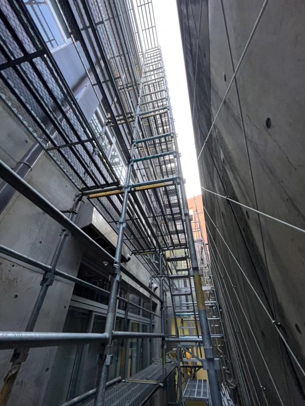 東京都内　病院の足場施工