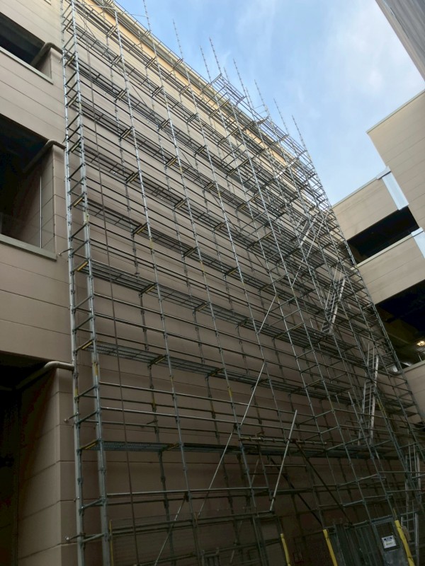 越谷市　足場施工